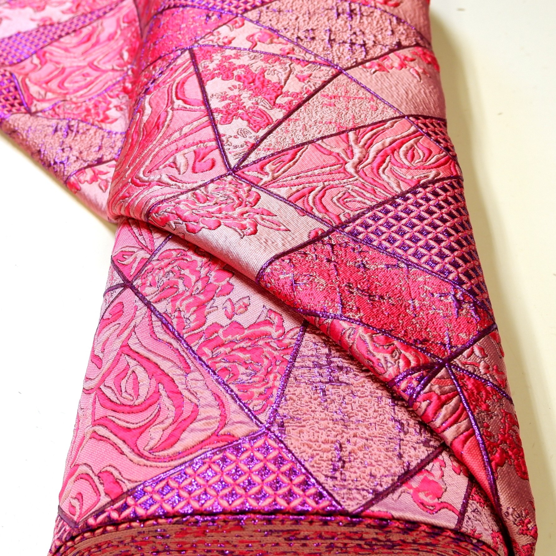 57.15315.025 Jacquard Trinity fuchsia-paars