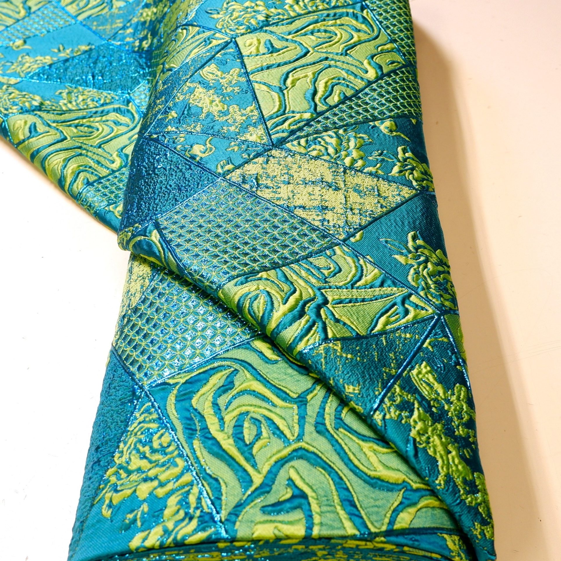 57.15315.028 Jacquard Trinity limegroen-zeegroen